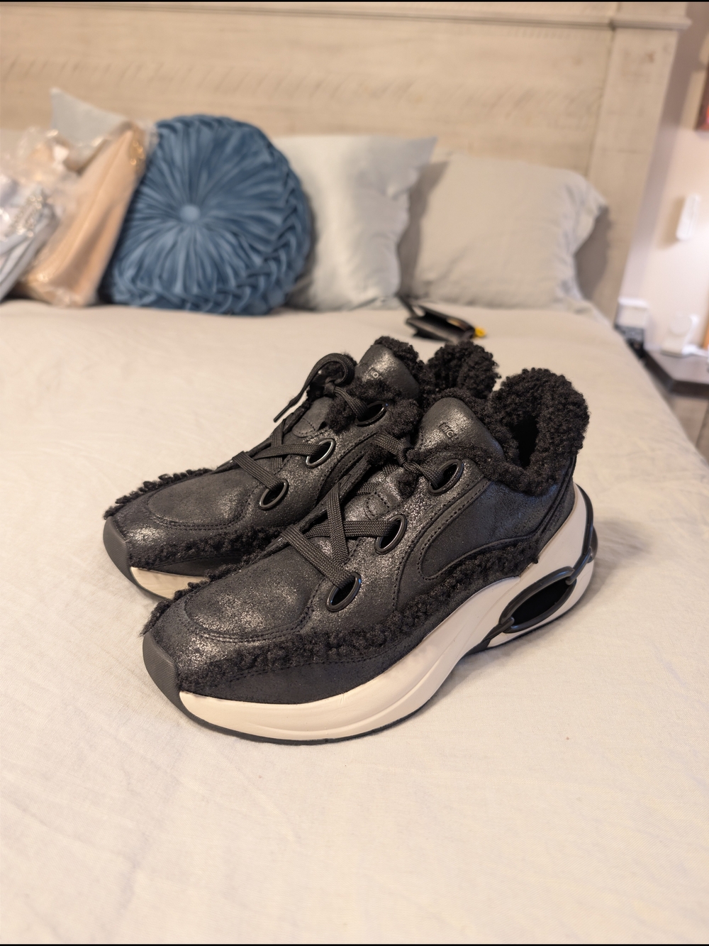 ​Michael Kors Toni Sherpa Distressed Leather Trainer Sneakers Black NWOB